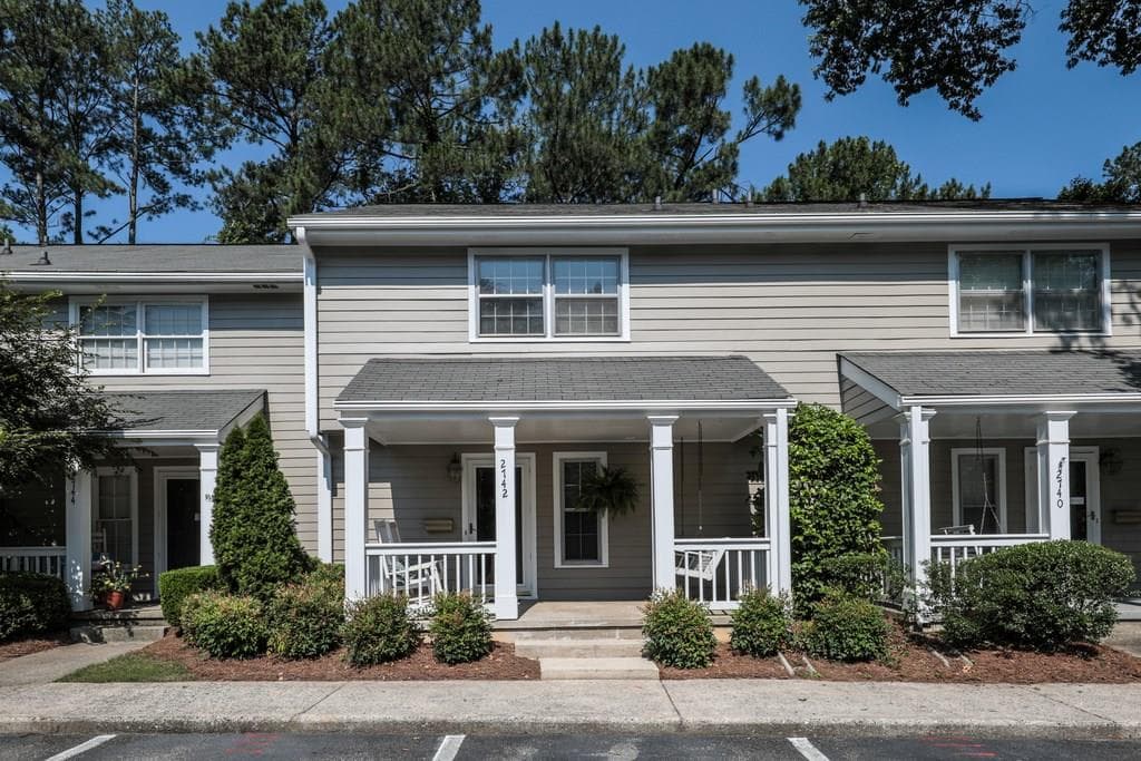 2742 Farmstead Road, Smyrna, GA 30080 — most recent listing photo