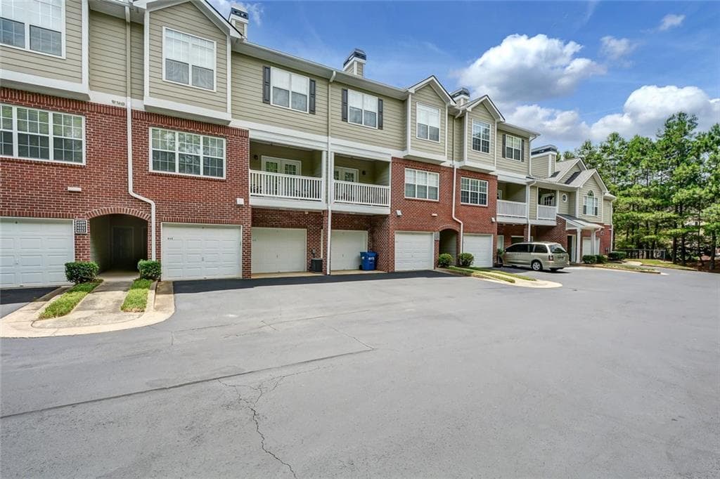2 bedroom, 1,379 sq ft townhouse sold at 6111 Woodland Lane, Alpharetta, GA 30009