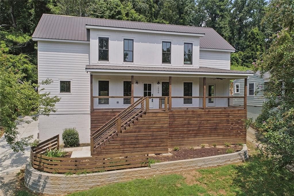 5 bedroom, 3,000 sq ft single family residence sold at 1998 Shalimar Drive, Atlanta, GA 30345