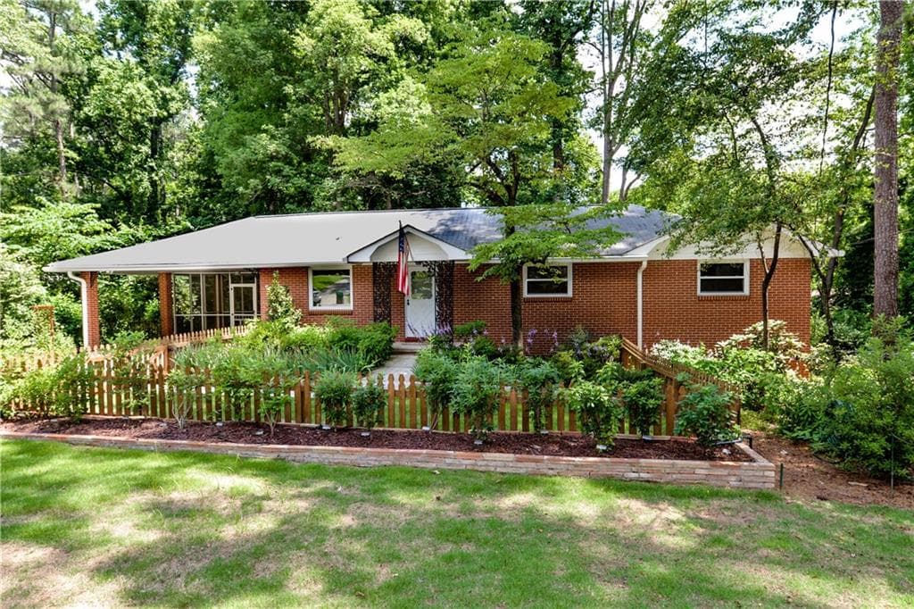 4 bedroom, 2,255 sq ft single family residence sold at 1561 Springbrook Drive, Decatur, GA 30033