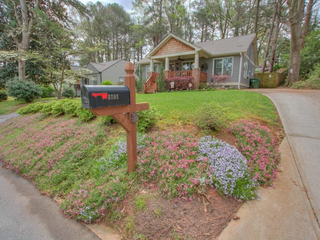 3 bedroom, 1,557 sq ft single family residence sold at 1701 Piper Circle, Atlanta, GA 30316