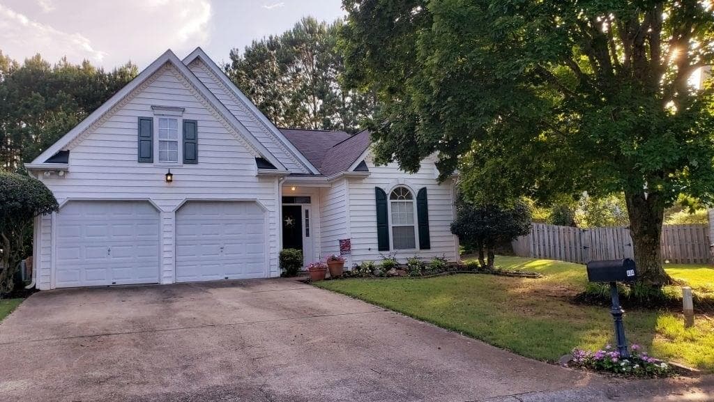 3 bedroom, 1,540 sq ft single family residence sold at 404 Weatherstone Circle, Woodstock, GA 30188