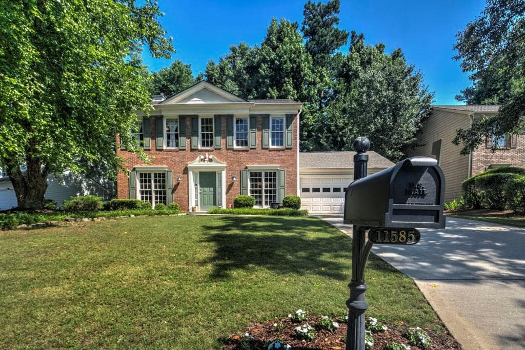 3 bedroom, 2,002 sq ft single family residence sold at 11585 Boxford Place, Alpharetta, GA 30022