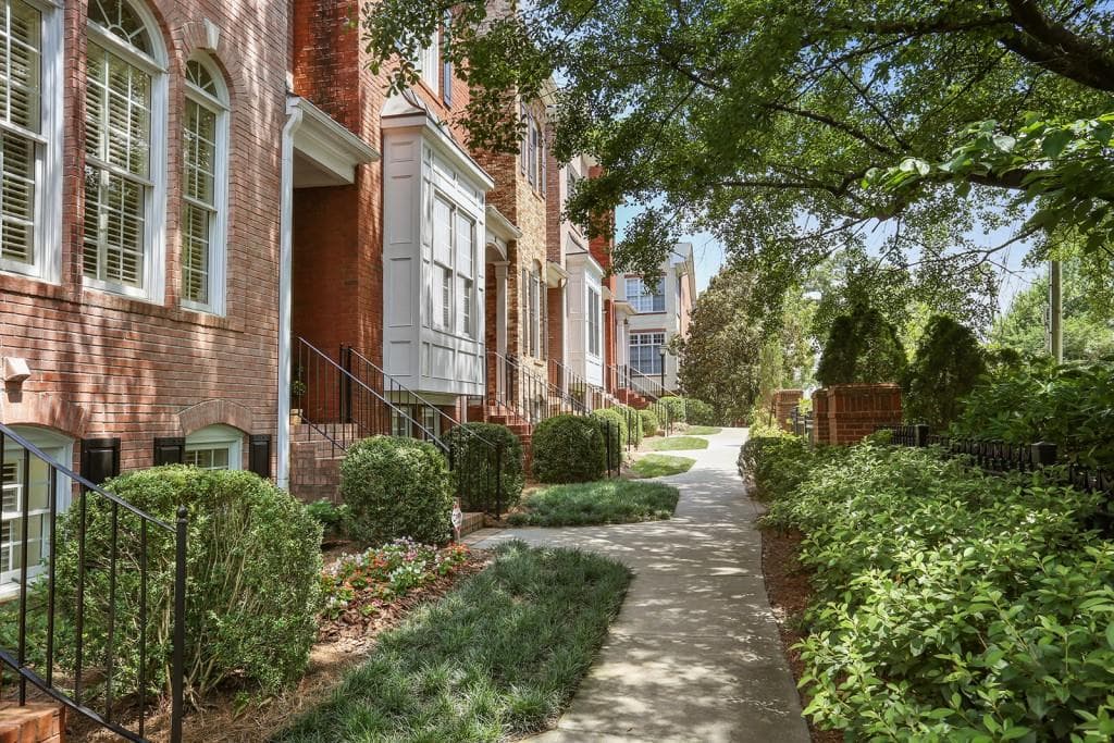 4 bedroom, 2,759 sq ft townhouse sold at 2594 Brookhaven Chase Lane, Brookhaven, GA 30319