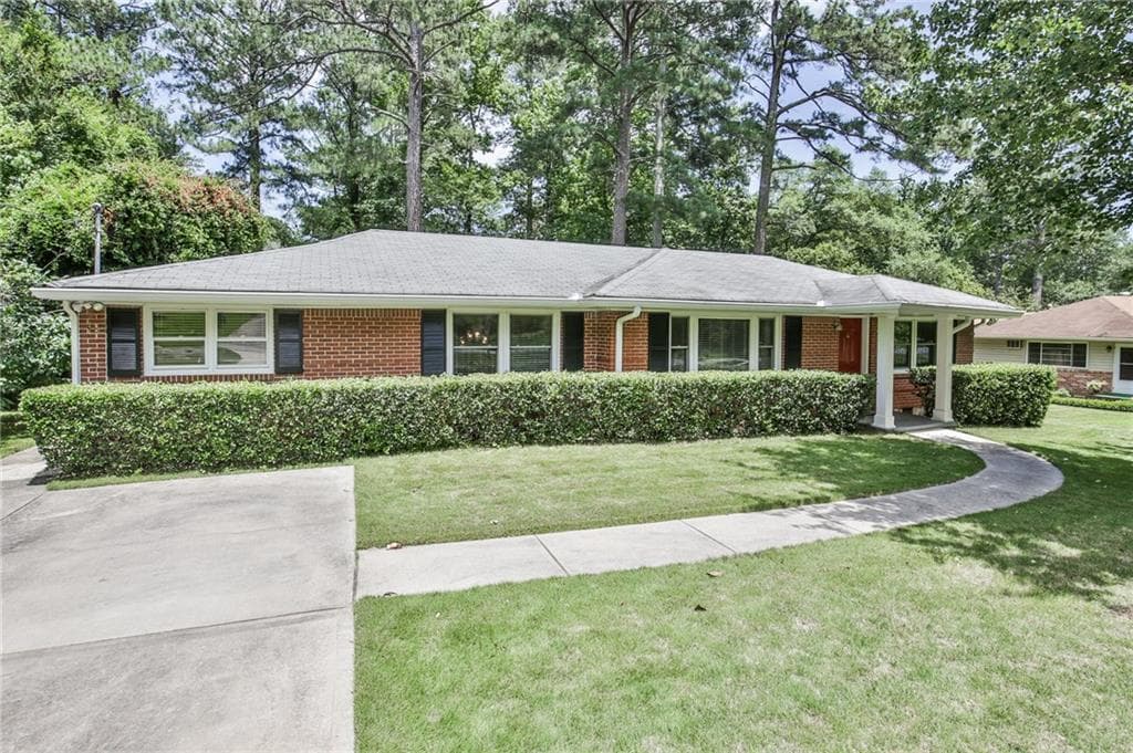 4 bedroom, 2,150 sq ft single family residence sold at 1845 Briarlake Circle, Decatur, GA 30033