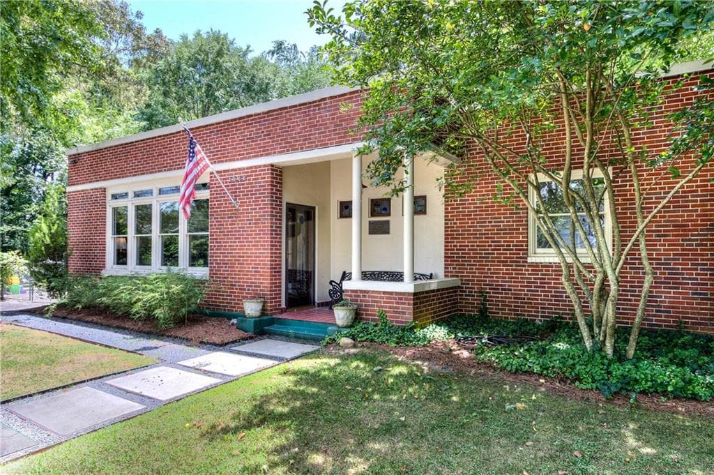 3 bedroom, 2,662 sq ft single family residence sold at 1966 Tribble Drive NW, Atlanta, GA 30318