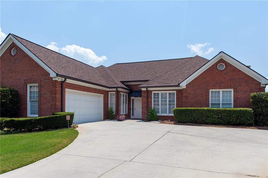 3 bedroom, 2,429 sq ft single family residence sold at 4215 Sherwood Oaks Drive, Decatur, GA 30034