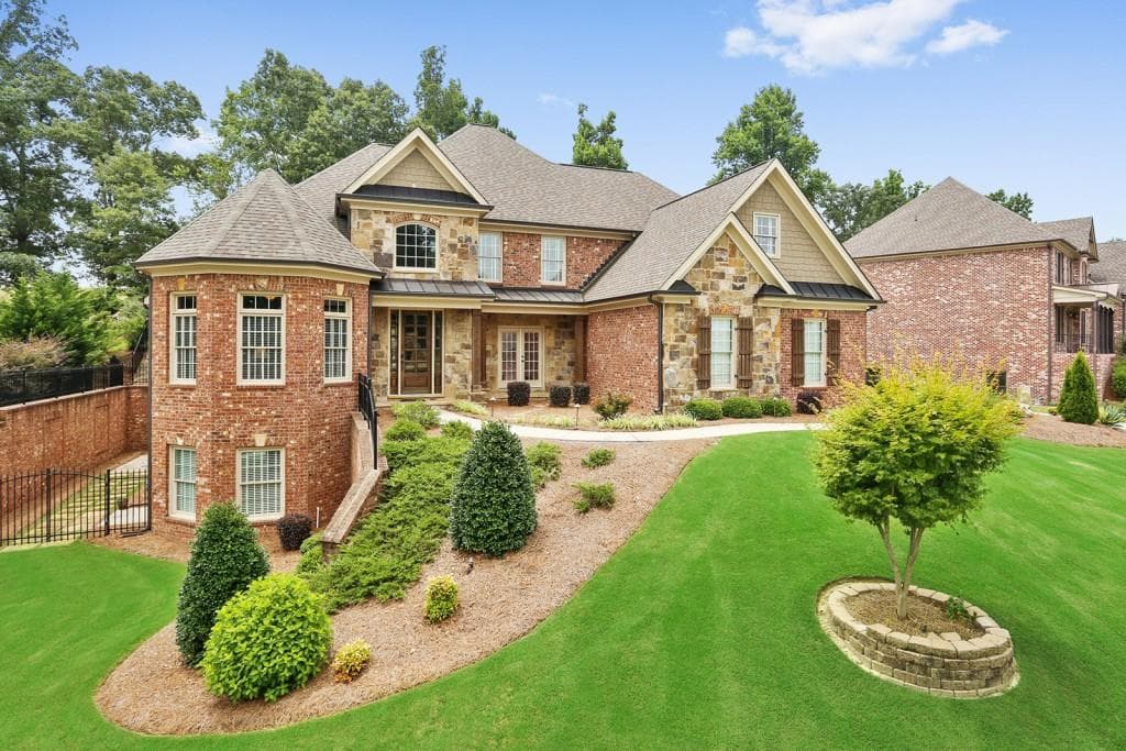 6 bedroom, 6,027 sq ft single family residence sold at 2501 Walkers Glen Lane, Buford, GA 30519