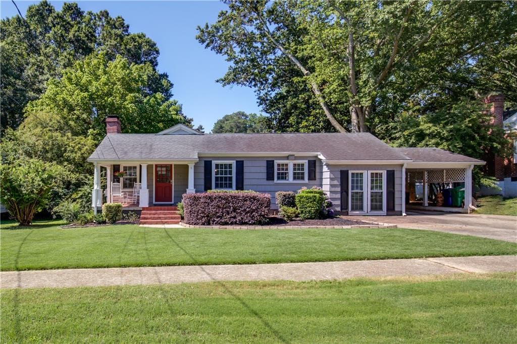 3 bedroom, 1,622 sq ft single family residence sold at 2615 Pineview Drive, Decatur, GA 30030