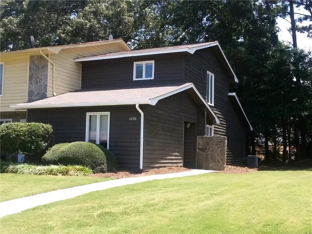 2 bedroom, 1,070 sq ft townhouse sold at 1690 Wynndowne Trail, Smyrna, GA 30080
