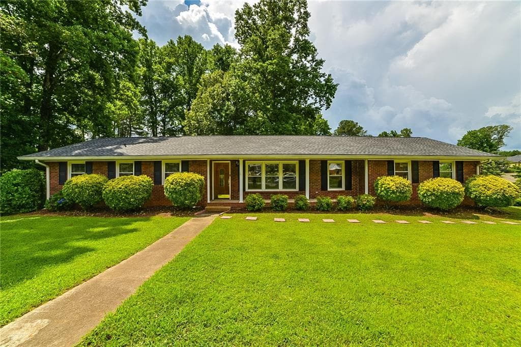 4 bedroom, 2,000 sq ft single family residence sold at 336 Highview Drive, Smyrna, GA 30082