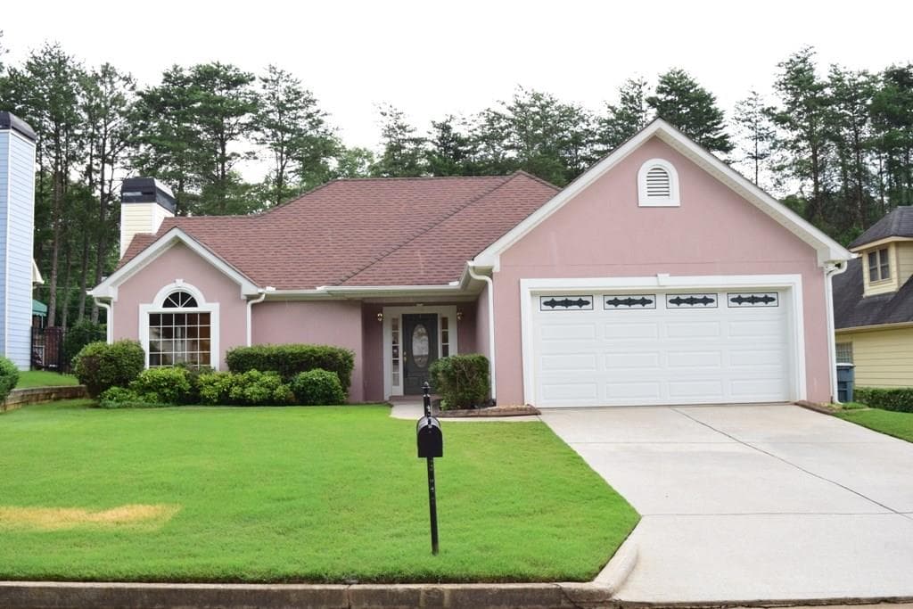 3 bedroom, 2,019 sq ft single family residence sold at 220 Glen Holly Dr, Roswell, GA 30076