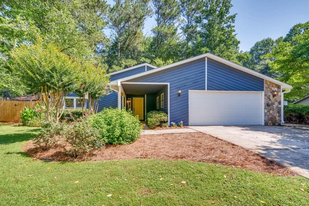 3 bedroom, 1,914 sq ft single family residence sold at 220 Terramont Way, Roswell, GA 30076