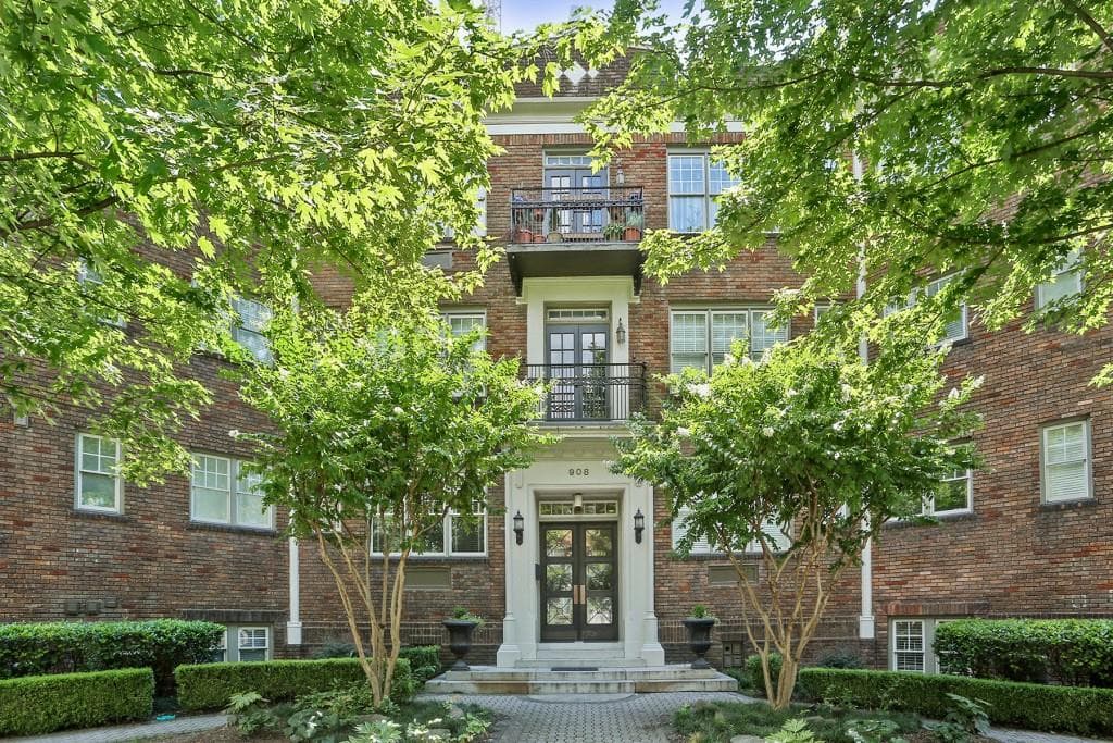 2 bedroom, 698 sq ft condominium sold at 908 Juniper Street 205, Atlanta, GA 30309