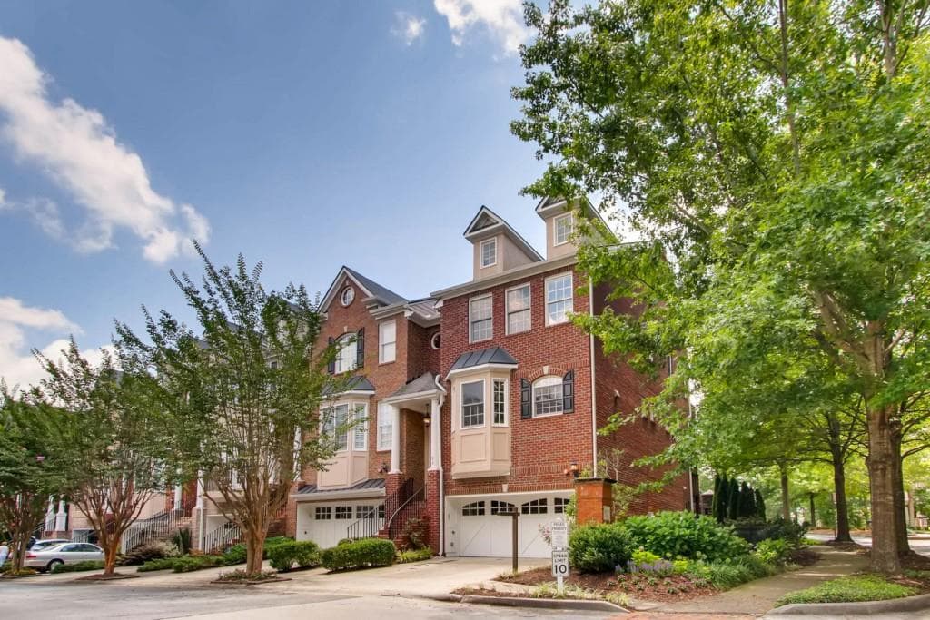 3 bedroom, 3,205 sq ft townhouse sold at 979 Emory Parc Place, Decatur, GA 30033