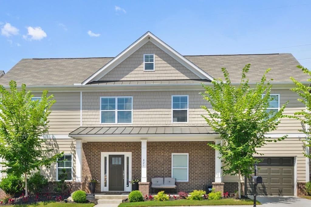 2 bedroom, 2,090 sq ft single family residence sold at 821 Westmoreland Circle, Atlanta, GA 30318