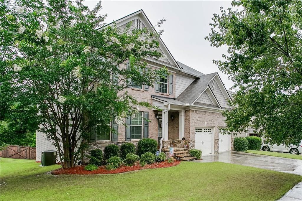 5 bedroom, 4,211 sq ft single family residence sold at 1090 Crescent Ridge Drive, Buford, GA 30518