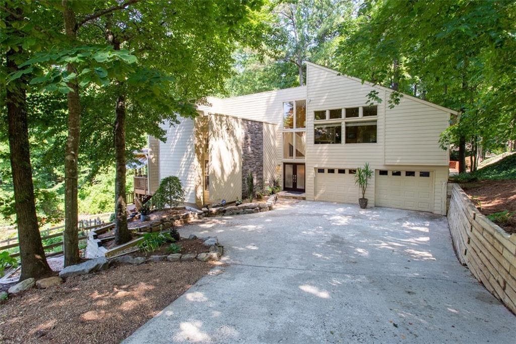 4 bedroom, 4,000 sq ft single family residence sold at 4189 Loch Highland Parkway, Roswell, GA 30075
