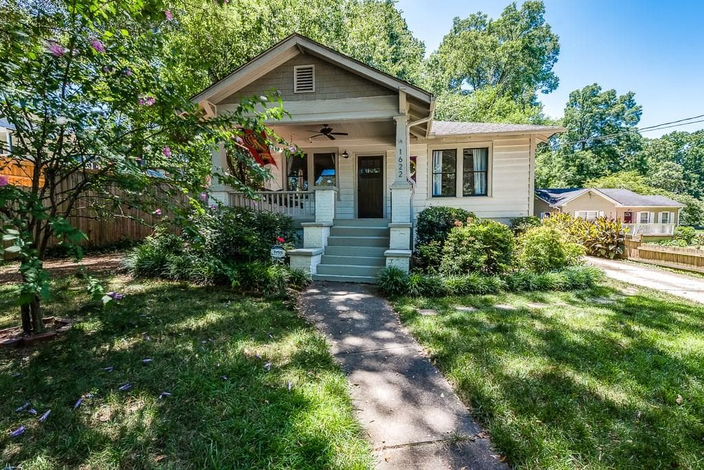 2 bedroom, 1,275 sq ft single family residence sold at 1622 Oakview Road, Decatur, GA 30030