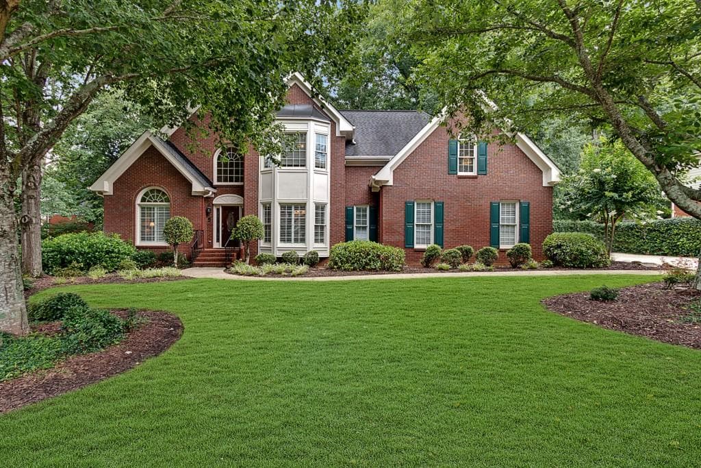 6 bedroom, 3,992 sq ft single family residence sold at 10535 Centennial Drive, Alpharetta, GA 30022