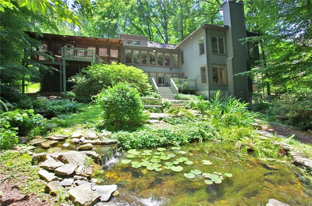 5 bedroom, 3,546 sq ft single family residence sold at 1890 Spalding Drive, Sandy Springs, GA 30350