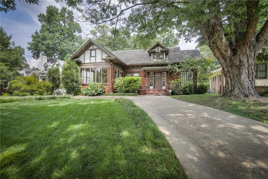 6 bedroom, 4,659 sq ft single family residence sold at 1355 Briarcliff Road, Atlanta, GA 30306