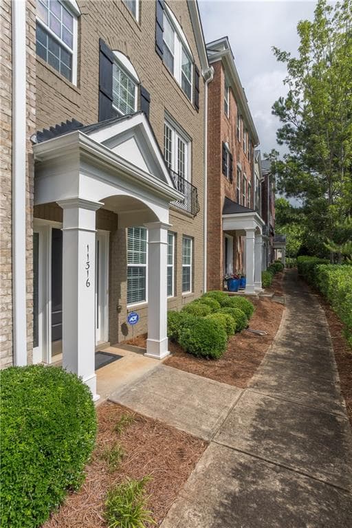 4 bedroom, 2,448 sq ft condominium sold at 11316 Musette Circle, Alpharetta, GA 30009
