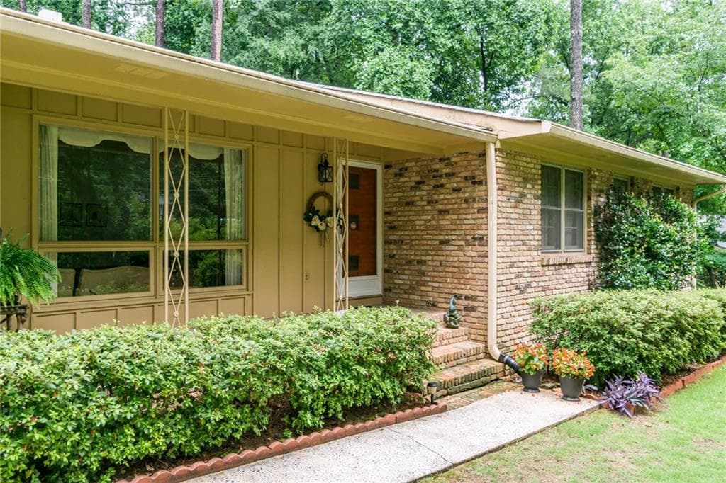 6 bedroom, 2,697 sq ft single family residence sold at 2433 Shallowford Road, Atlanta, GA 30345