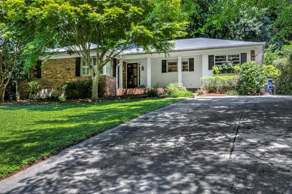 3 bedroom, 1,768 sq ft single family residence sold at 2259 Brookview Drive, Atlanta, GA 30318