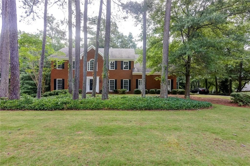 5 bedroom, 3,050 sq ft single family residence sold at 435 Saddlebrook Drive, Roswell, GA 30075
