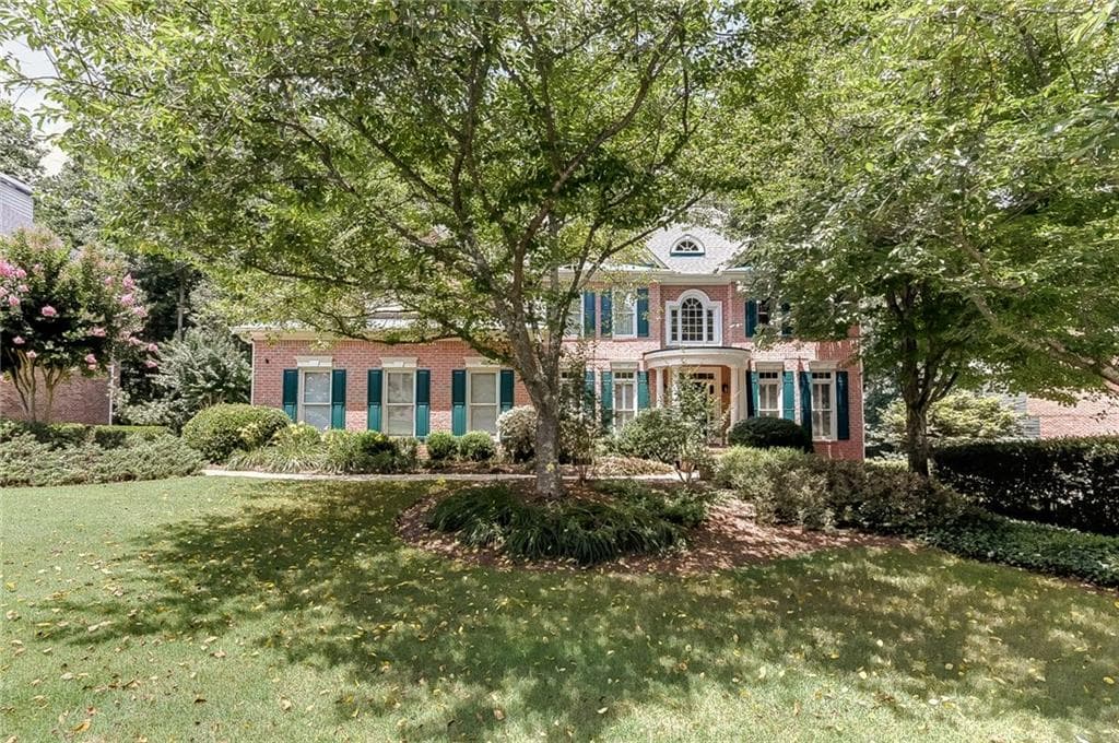 4 bedroom, 4,154 sq ft single family residence sold at 729 Vinings Estates Drive, Smyrna, GA 30126