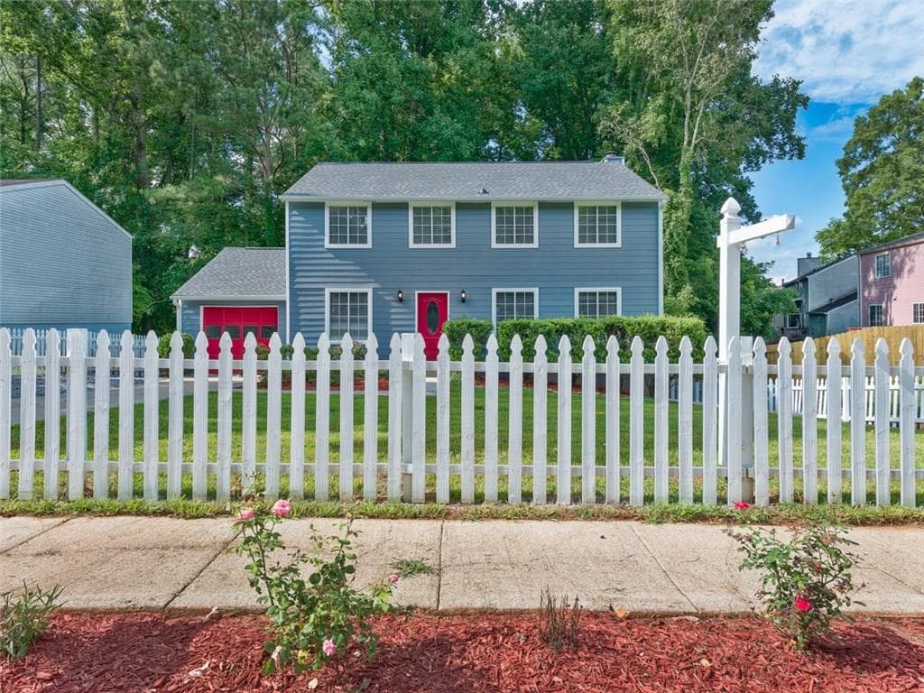4 bedroom, 1,900 sq ft single family residence sold at 425 Liberty Trace, Roswell, GA 30076