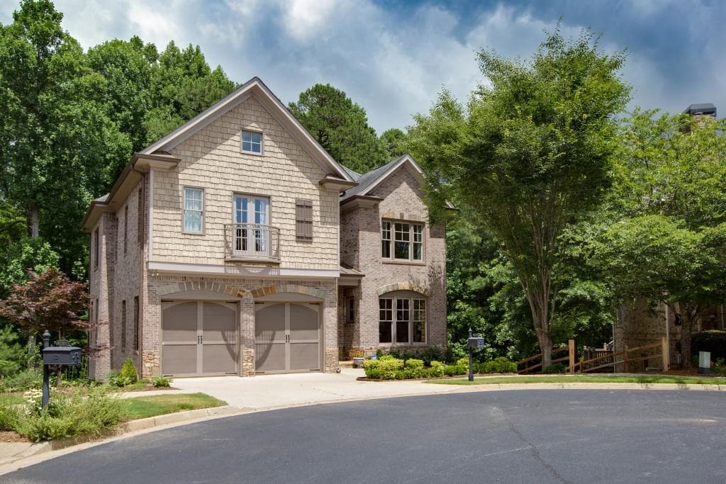 5 bedroom, 4,026 sq ft single family residence sold at 4762 Lakeway Place, Alpharetta, GA 30005