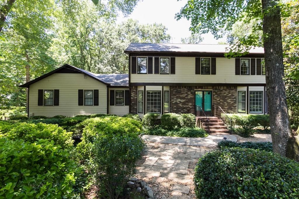 5 bedroom, 2,868 sq ft single family residence sold at 3824 Shawnee Run, Lilburn, GA 30047