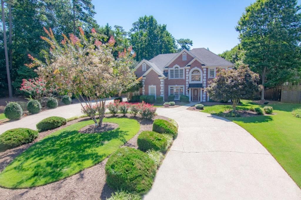 4 bedroom, 2,996 sq ft single family residence sold at 850 Devenish Lane, Roswell, GA 30075