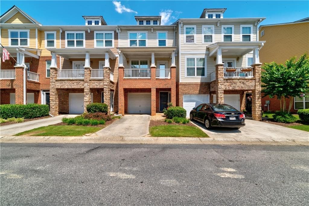 3 bedroom, 1,956 sq ft townhouse sold at 14086 Voyage Trail, Alpharetta, GA 30004