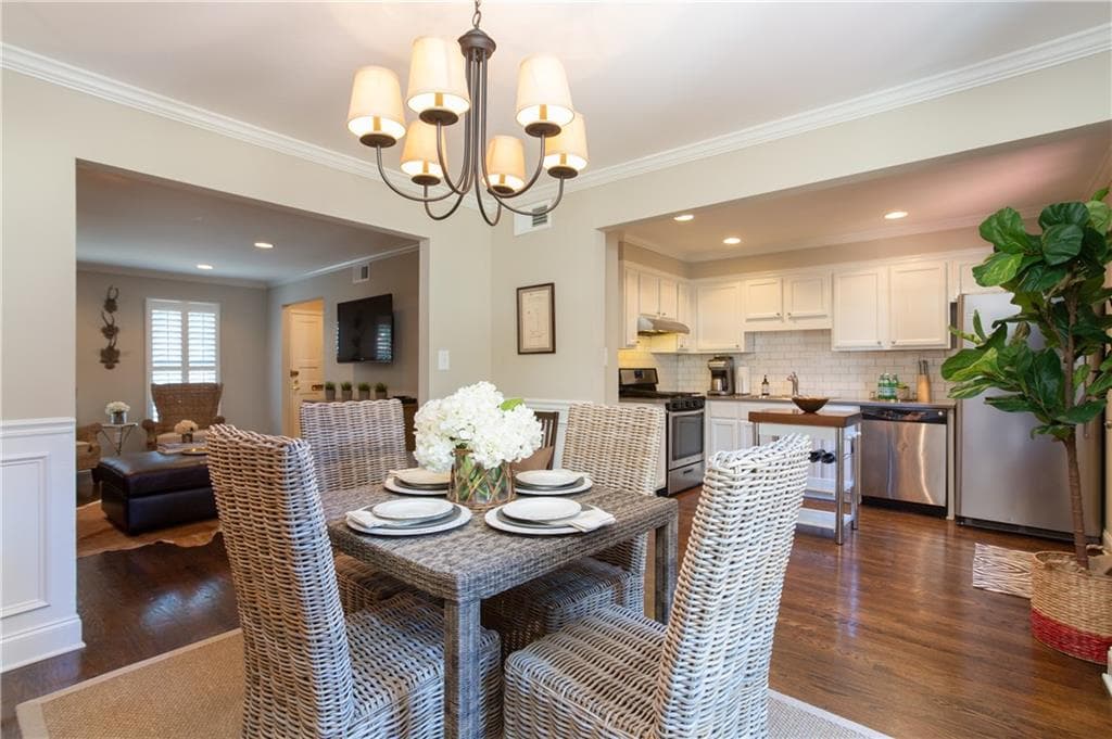 2 bedroom, 1,320 sq ft condominium sold at 2 Independence Place, Atlanta, GA 30318