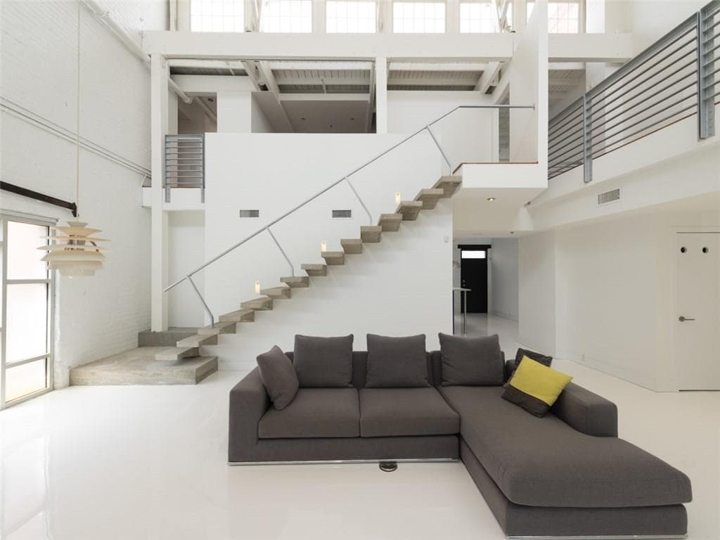 3 bedroom, 3,200 sq ft condominium sold at 320 Peters Street 6, Atlanta, GA 30313