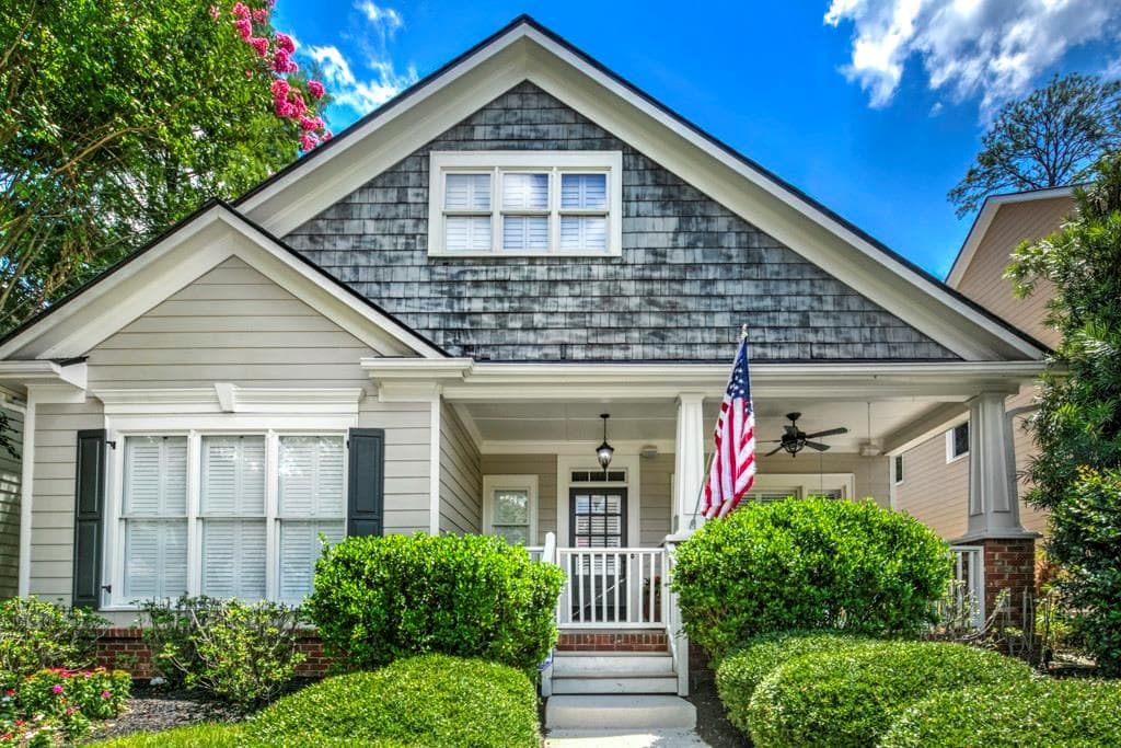 3 bedroom, 2,382 sq ft single family residence sold at 2110 Adams Overlook, Atlanta, GA 30318