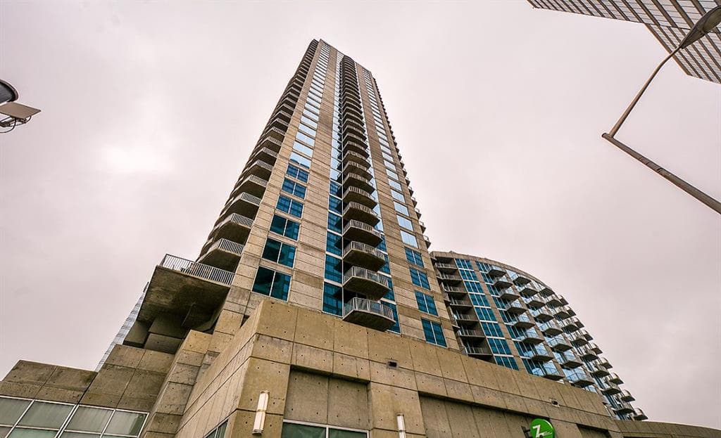 1 bedroom, 743 sq ft condominium sold at 400 W Peachtree Street 1414, Atlanta, GA 30308