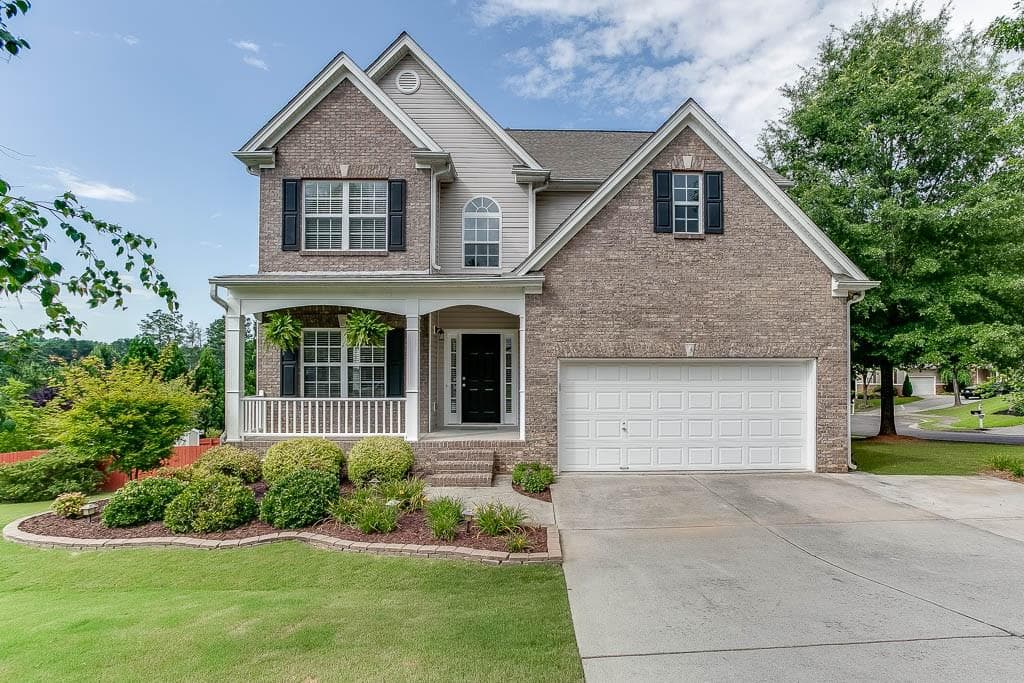 4 bedroom, 2,424 sq ft single family residence sold at 6005 Ambercrest Court, Buford, GA 30518