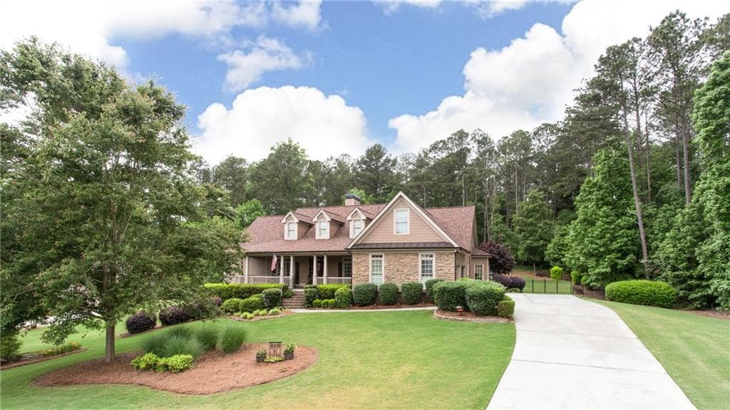 4 bedroom, 6,013 sq ft single family residence sold at 208 Chandler Walk, Loganville, GA 30052