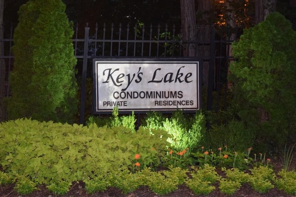 2 bedroom, 1,064 sq ft condominium sold at 1371 Keys Lake Drive, Atlanta, GA 30319