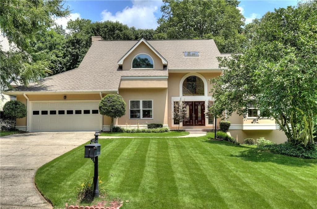 4 bedroom, 4,785 sq ft single family residence sold at 4941 Carriage Lakes Drive, Roswell, GA 30075