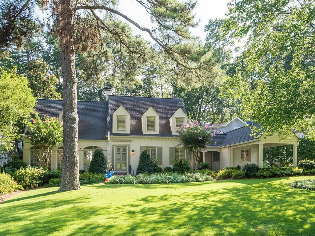 4 bedroom, 2,496 sq ft single family residence sold at 527 Brentwood Drive, Atlanta, GA 30305