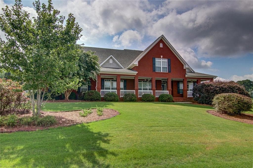 4 bedroom, 3,992 sq ft single family residence sold at 205 Cedar Crest Lane, Loganville, GA 30052