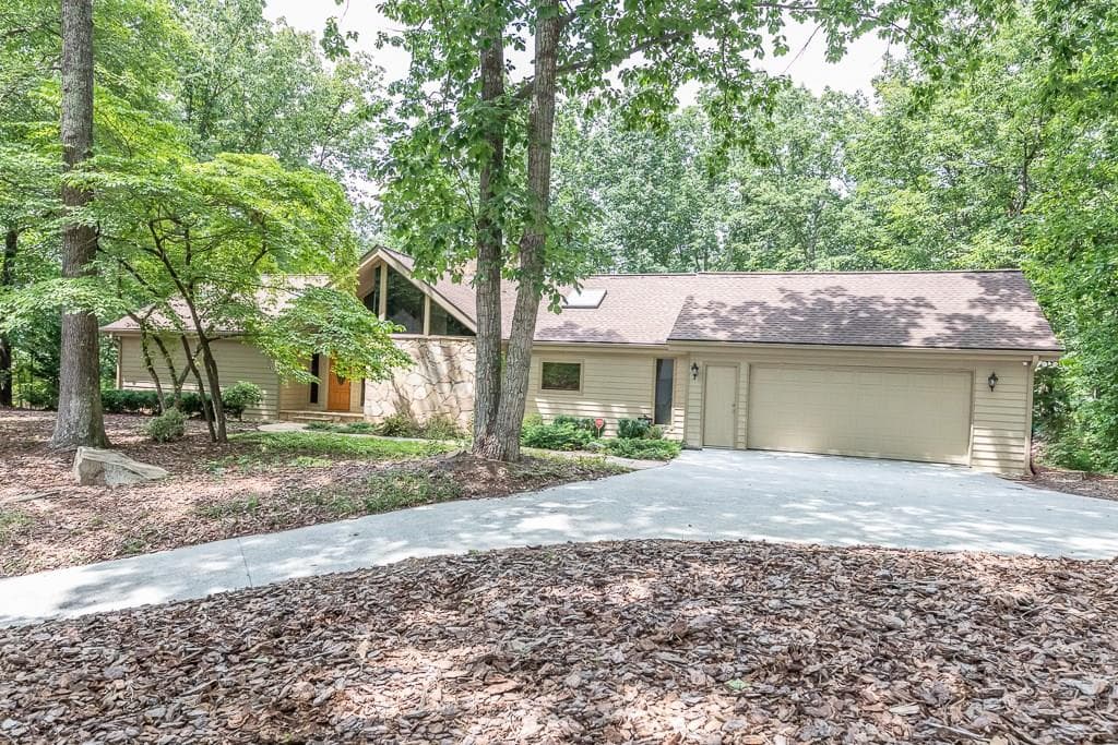 3 bedroom, 3,133 sq ft single family residence sold at 425 Longs Peak, Johns Creek, GA 30022