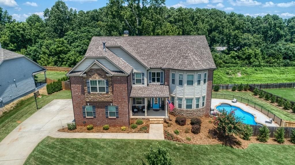 5 bedroom, 6,689 sq ft single family residence sold at 8230 Post Oak Lane, Gainesville, GA 30506