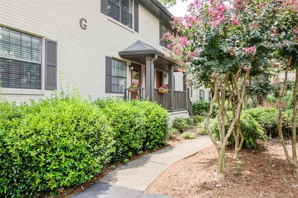 2 bedroom, 840 sq ft condominium sold at 410 Candler Park Drive G6, Atlanta, GA 30307