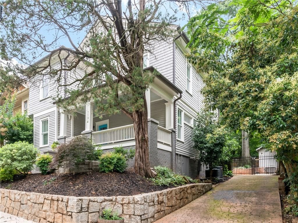 4 bedroom, 2,472 sq ft single family residence sold at 1194 Mansfield Avenue, Atlanta, GA 30307